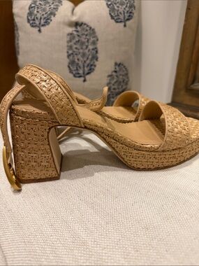 Larroude Dolly,low heel Platform Sandal, satin Gold Buckle, Natural Beige Raffia